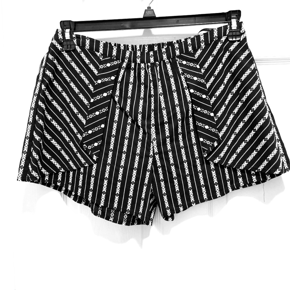 NWT Cute Black and White Shorts